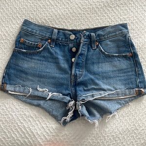 501 Levi medium wash shorts